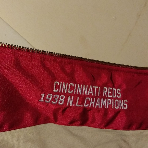 Authentic Cincinnati Reds jacket - Picture 4 of 5